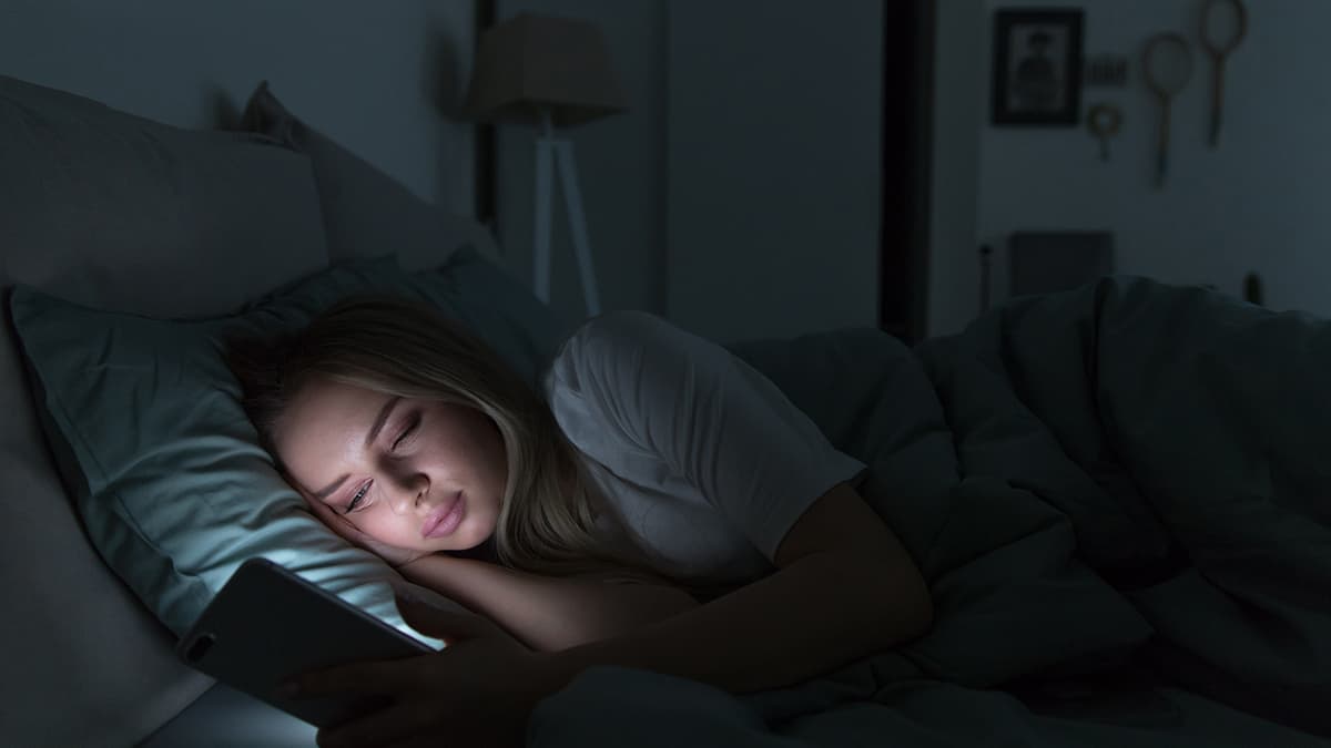 Restless Sleep, Teen in bed with phone
